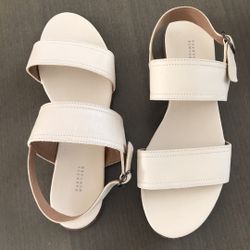 Barney’s New York Brand Made In Italy Light Beige All Leather Sandals New