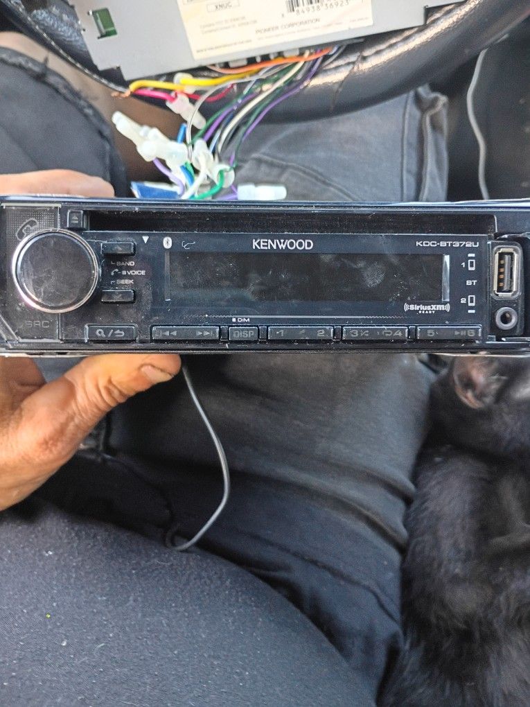 Kenwood BT372U single Din Car CD player am/fm