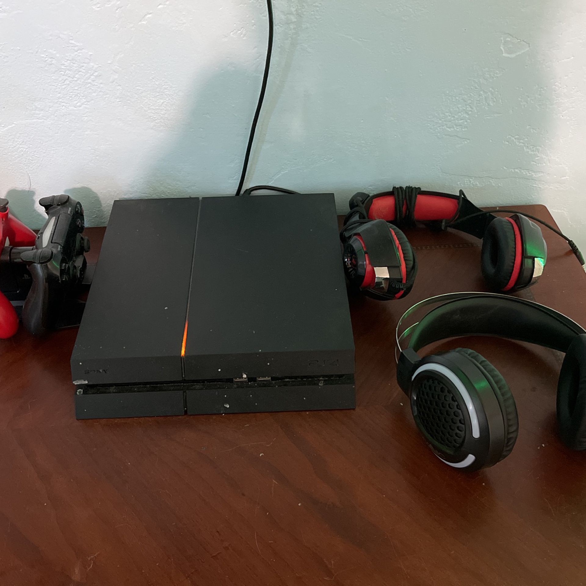 Ps4 Slim And 3 Controllers Plus 1 Wired Headphones And A Controller Charging Station
