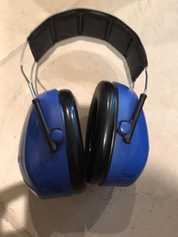 New 3M Peltor BullsEye 9 Hearing Protector