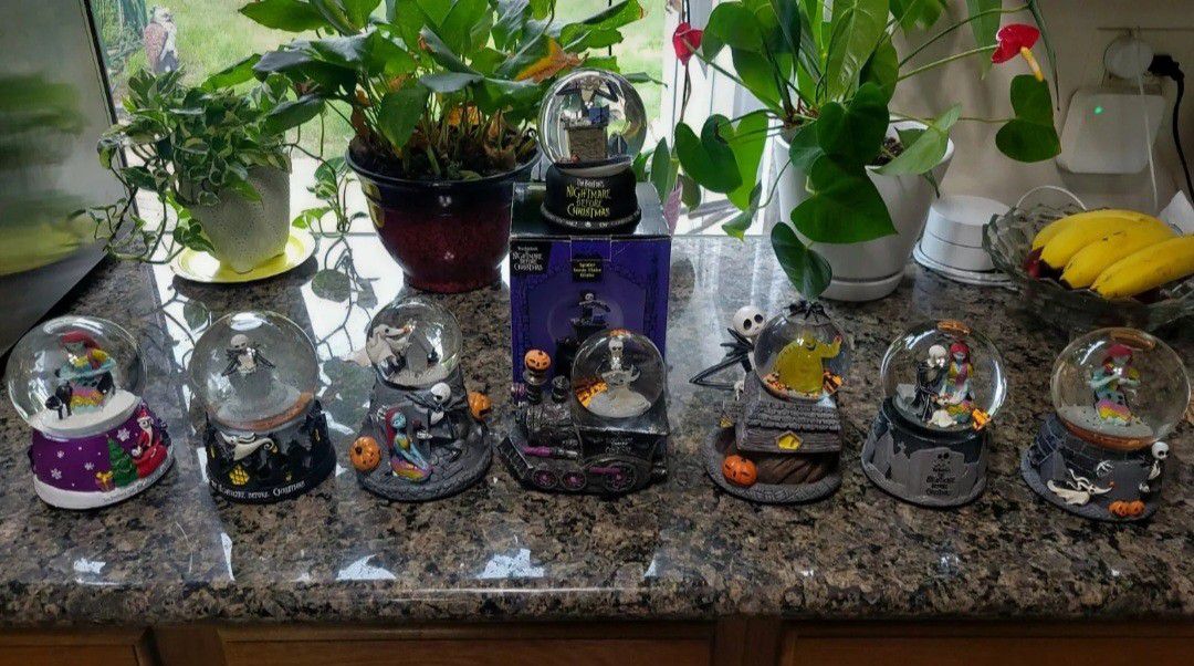 The Nightmare Before Christmas Musical Snow Globes (Eight)