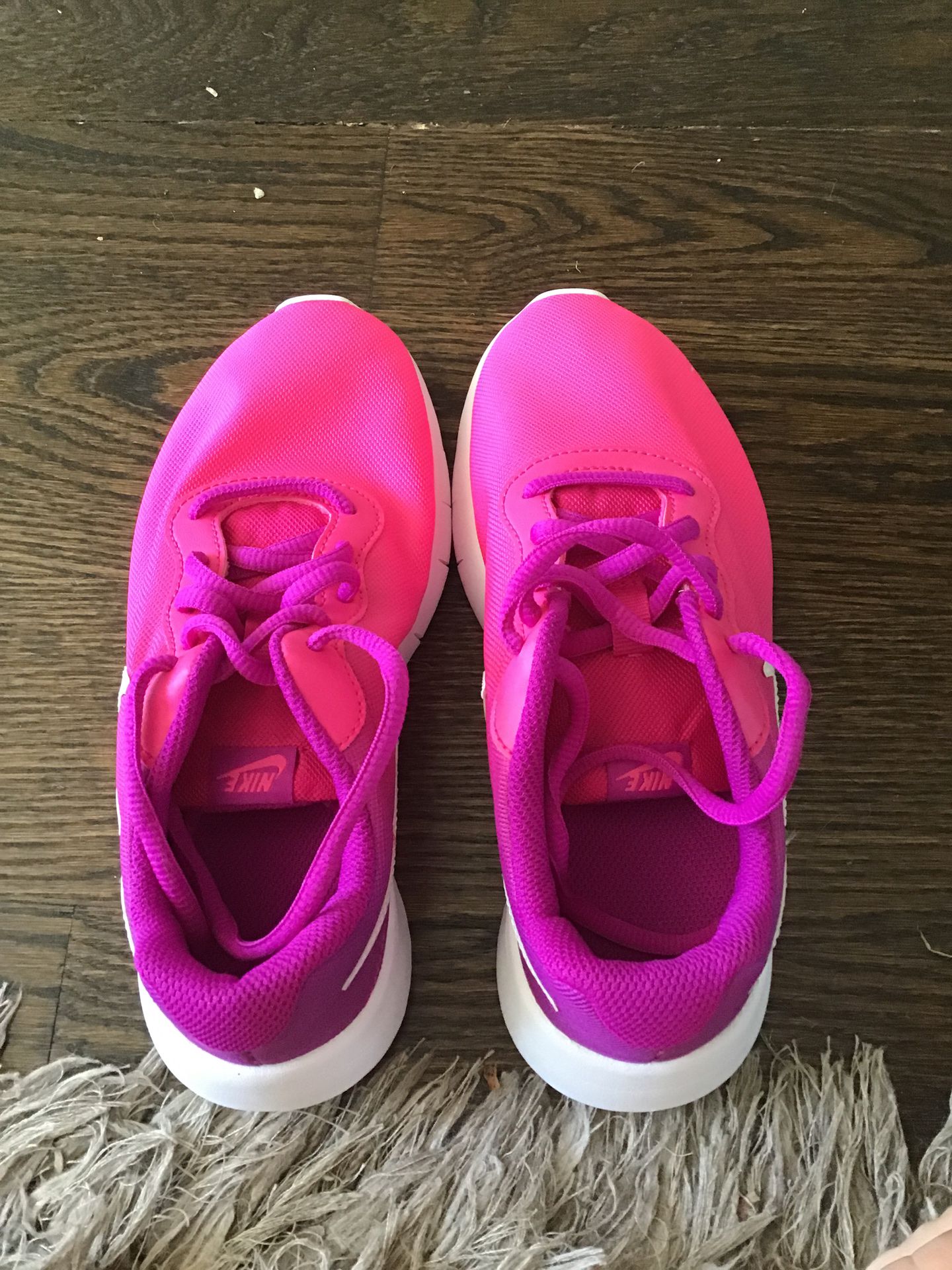 Hot pink that fades to purple Nike shoes sz 2.5y