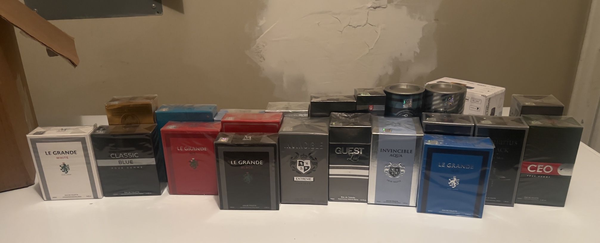 A Bunch Of Different Perfumes. 18 Pieces 