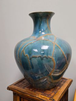 Attractive Interesting Decorative Vase