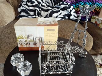 Box of knick knacks $10 for all pick up in sumas or could meet or deliver