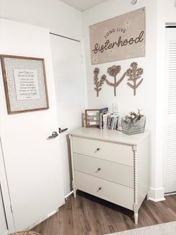 White 3-Drawer Dresser with Spindle Legs
