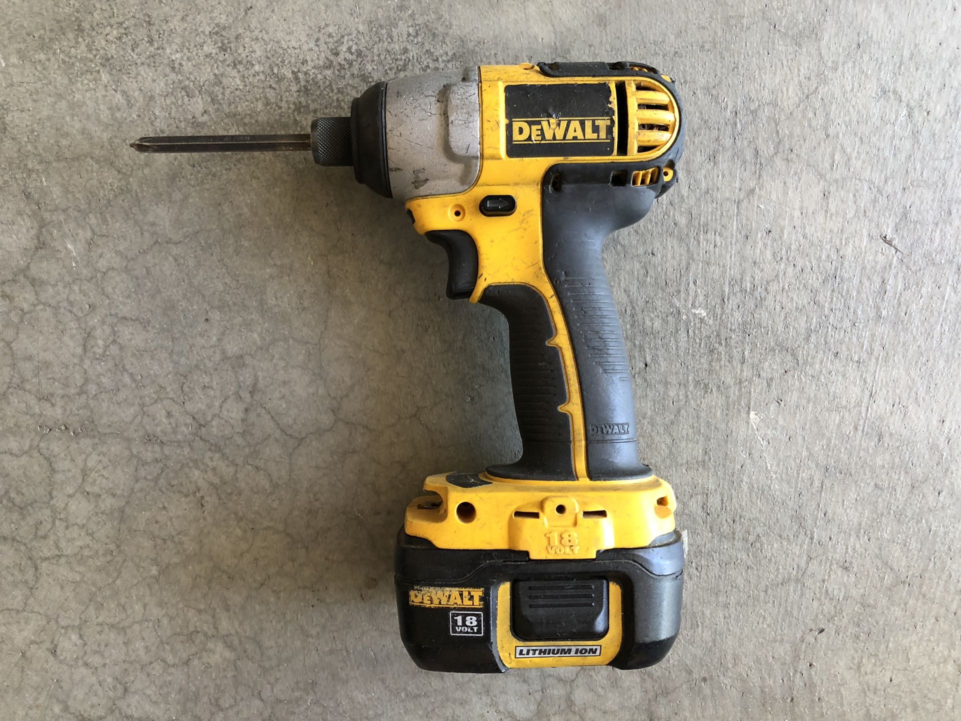 DeWalt 18 Volt Cordless Impact Driver DC825 With Battery