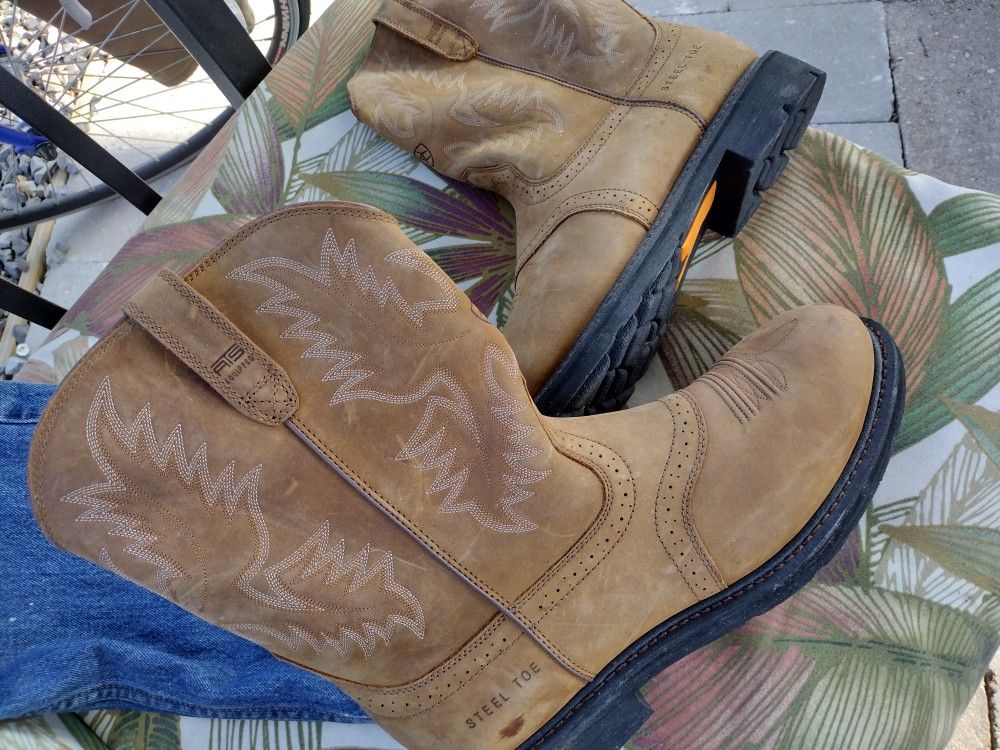 Aruat Boots $30