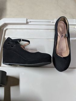 Girls size 10 dress and size 3 shoe. Sold together. Great for Christmas!