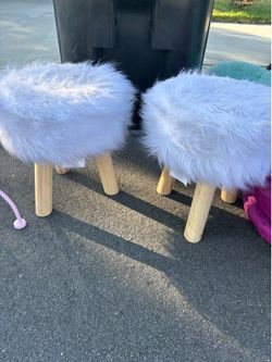 Free on curb in Eastvale - white furry stools