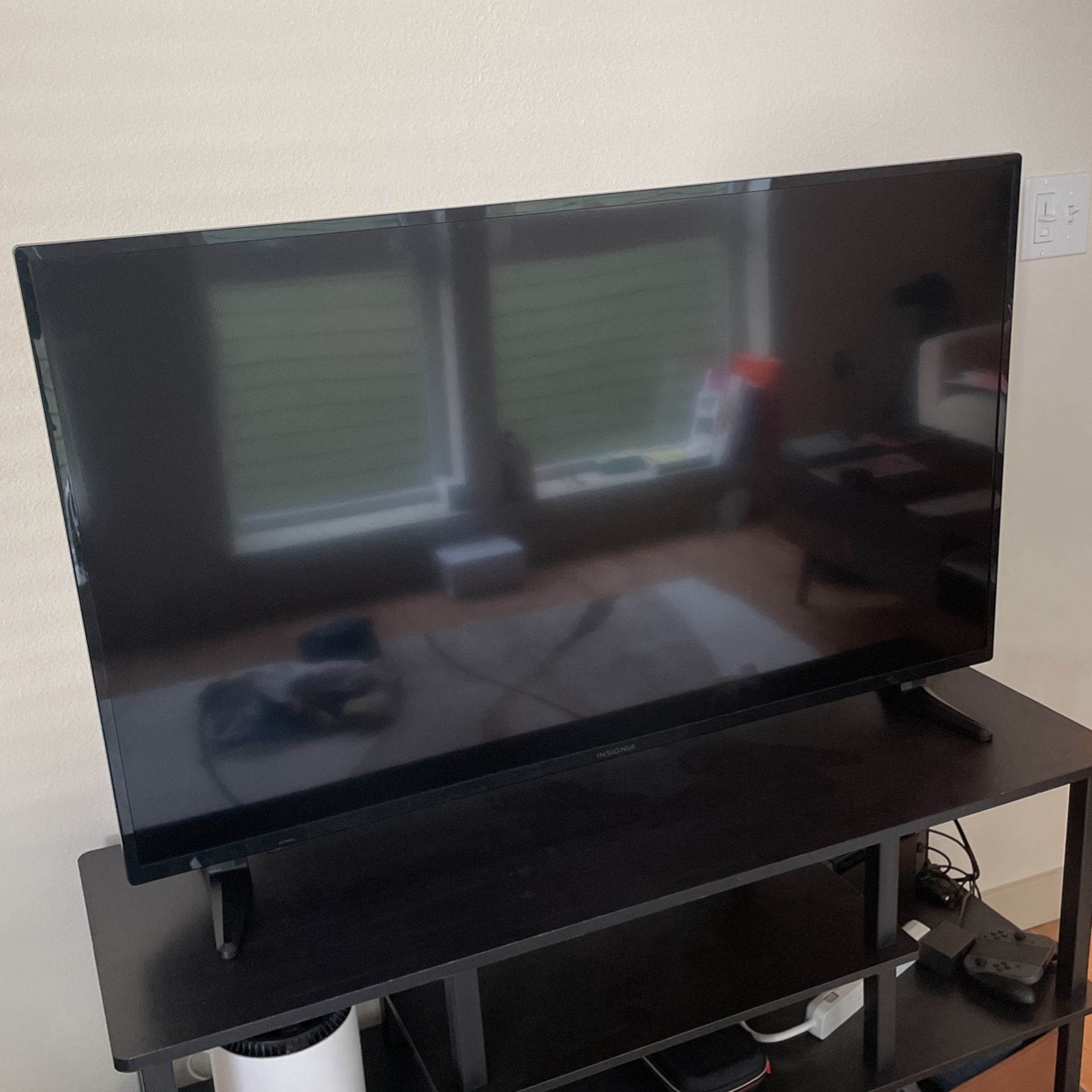 INSIGNIA 50-inch Smart Fire TV 