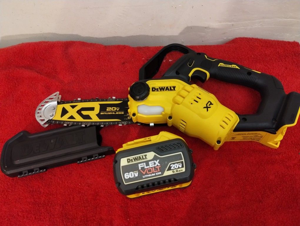 Like New XR 20 Volt Dwalt Brushless Chainsaw Con Batería $210