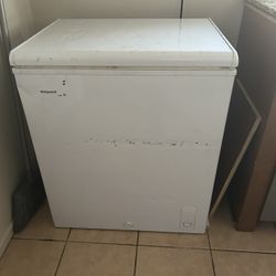 HOT POINT DEEP FREEZER