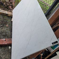 Calacatta Quartz Slab