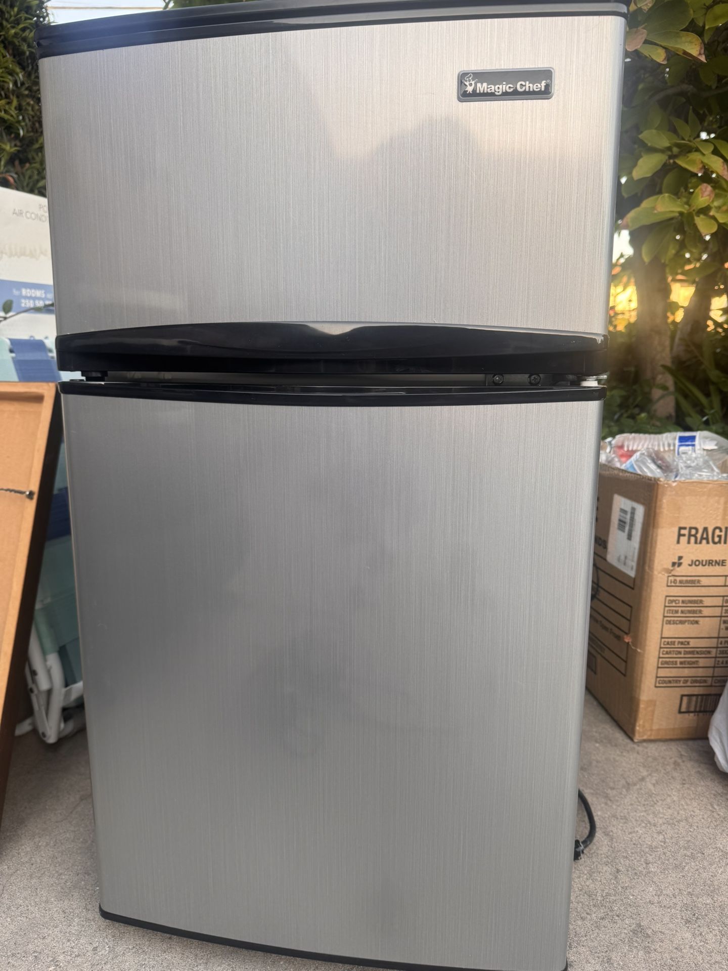 MegaChef 2 door Refrigerator/Freezer