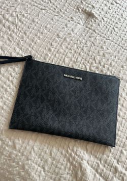 Michael Kors wristlet
