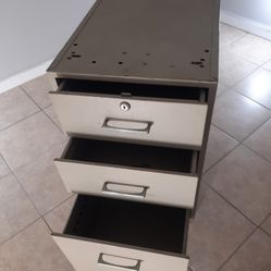 Metal Filing Cabinet 