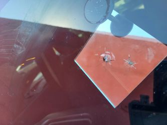 Auto glass rock chip