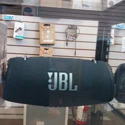 Altavoz JBL 🔊 Resistente al agua Súper potente Para adultos que aman la música a todo volumen 