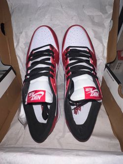 AIR JORDAN 1 RETRO LOW OG / COLOR black red and white size 9.5 it's new with the box