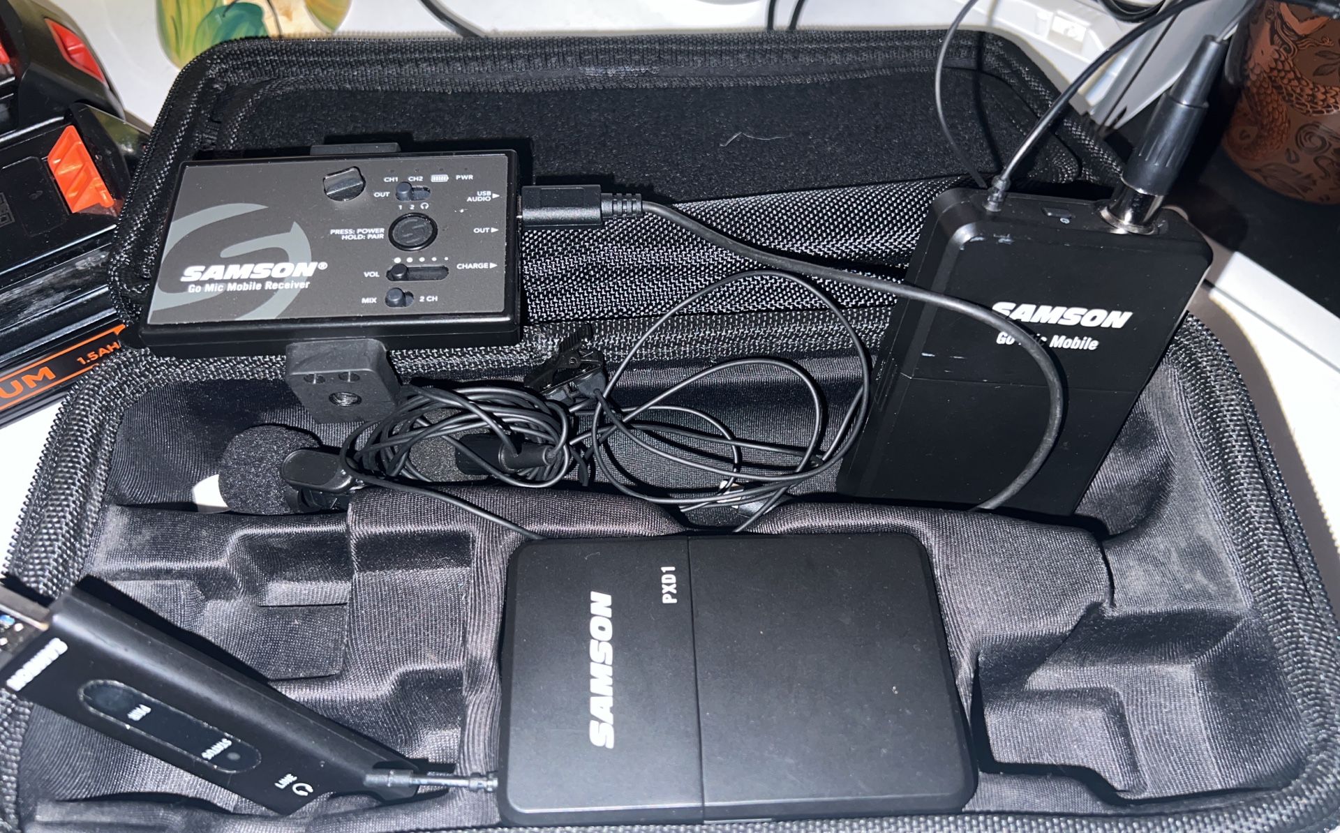 Wireless mic For Iphone, Cannon, Sony DSLR/Full frame Cameras