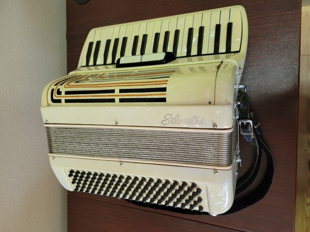 Silvestri accordion deals