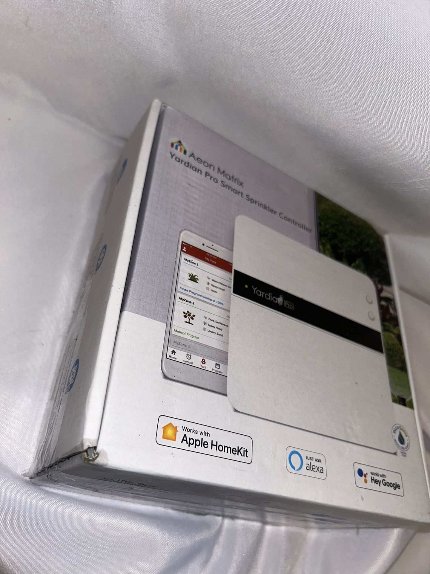 Yardian Pro - Smart 12-zone sprinkler controller, control buttons, Apple HomeKit