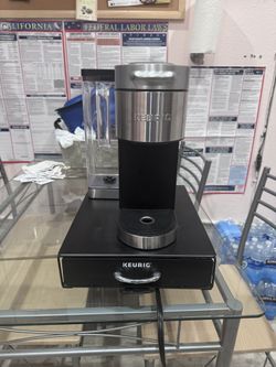 Keurig K920 Coffee Maker With Extra Pods And Shelf