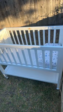 mini crib
