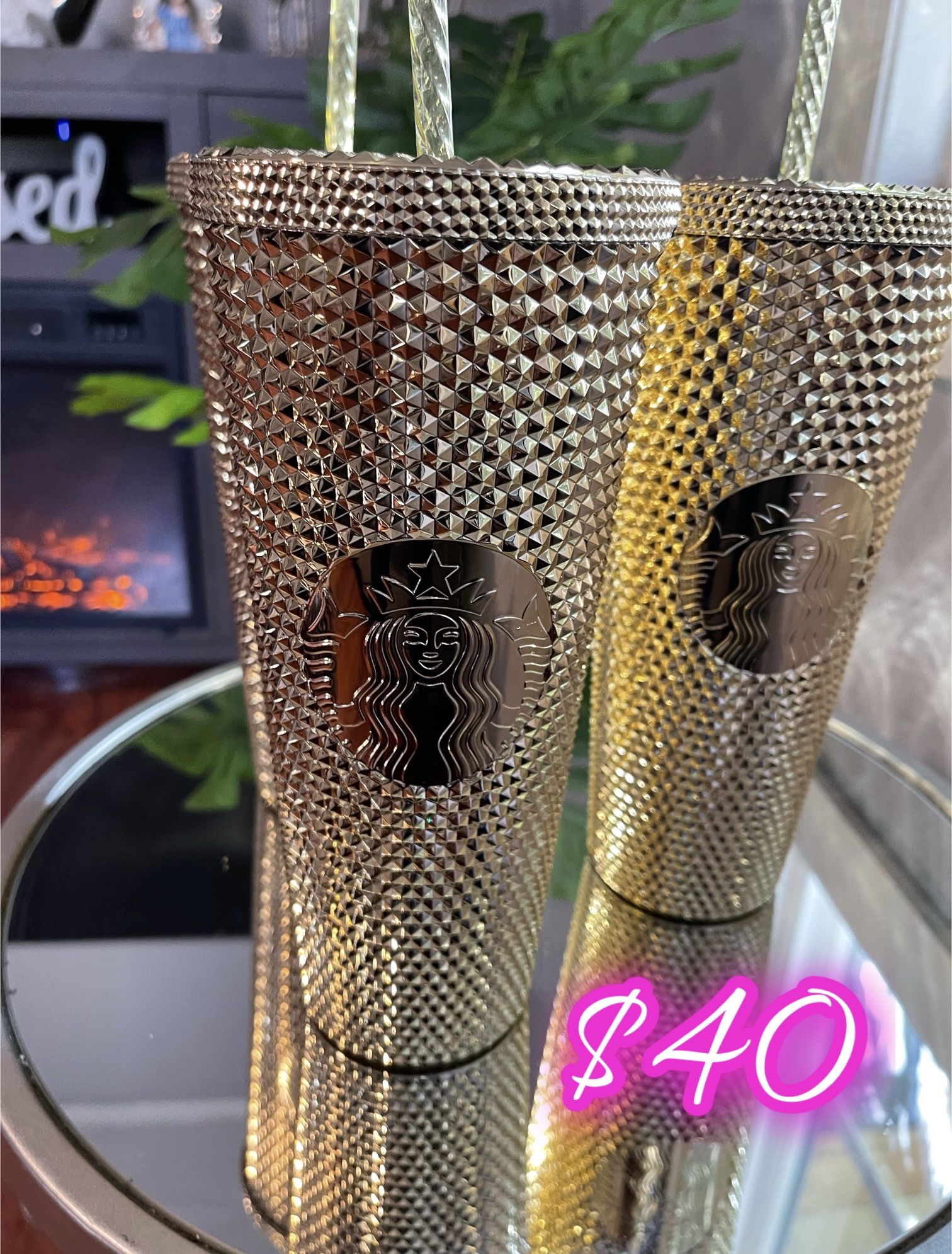 Starbucks Christmas 2022 Gold Bling Venti Studded Tumbler 24oz Cold Cup for  Sale in Santa Ana, CA - OfferUp