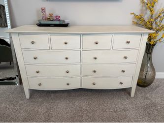 Solid hardwood Dresser (refinished w/ chalk paint and sealer) 10 drawer $100