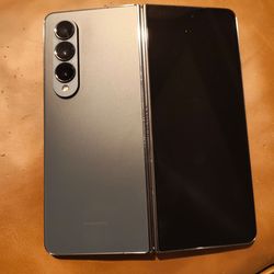 Unlocked Samsung Galaxy Z Fold 4! 256gb light bar down inner screen. No Damage! iPhone,ipad trades