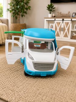 🚐 Large RV Camper Playset + Family Figures, Dog & Camping Accessories
