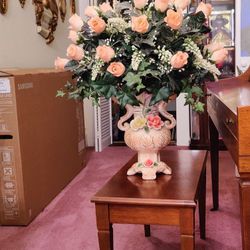 Beautiful Center Piece For Table Or in My Case Bedroom Dresser. 