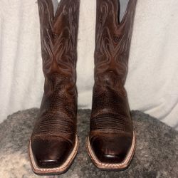 size 9 ariat cowgirl boots 
