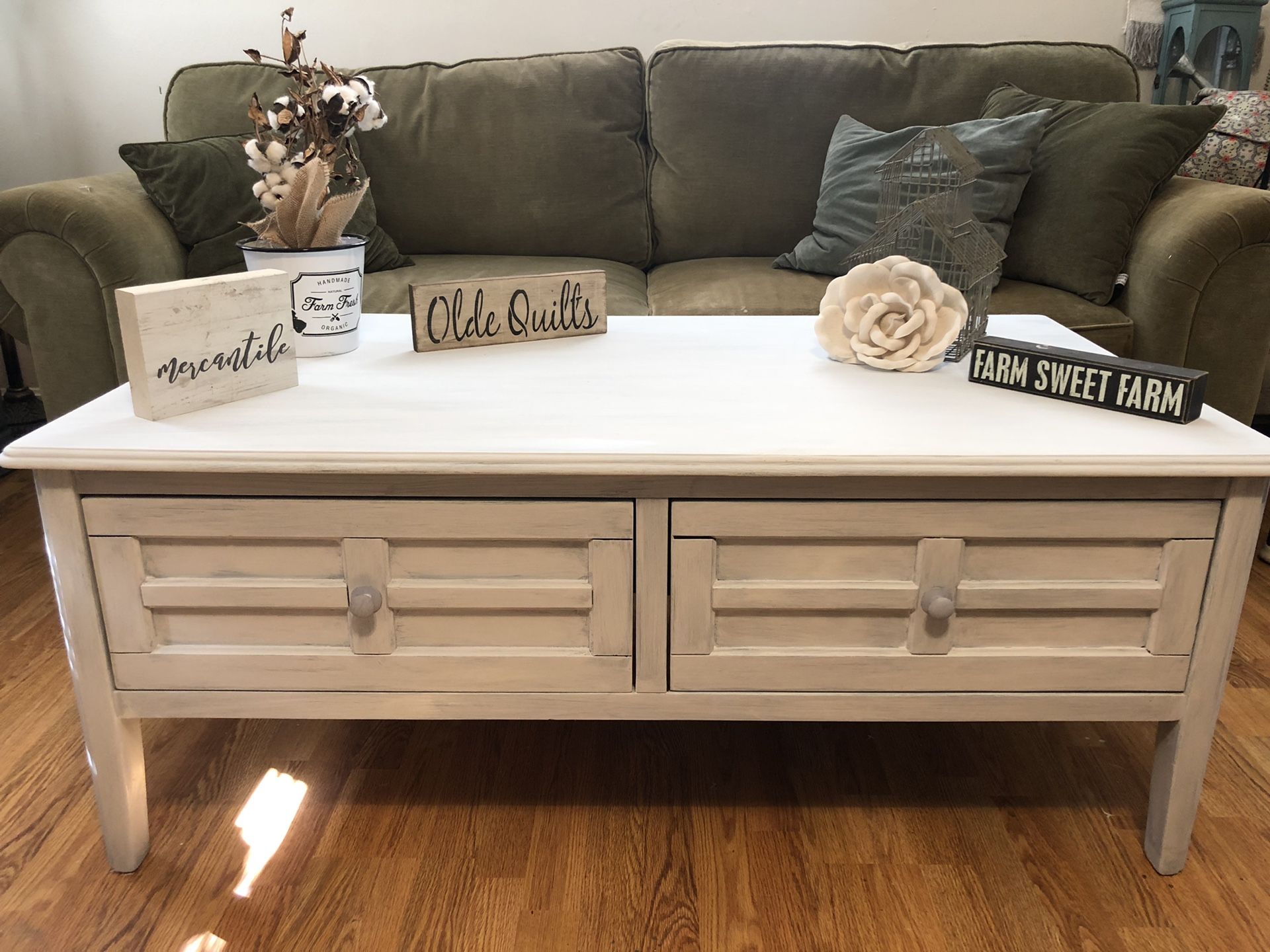 Nice Farmhouse Style Coffee Table