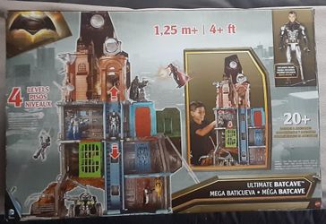 DC Multiverse Batman V Superman Ultimate Bat Cave Playset
