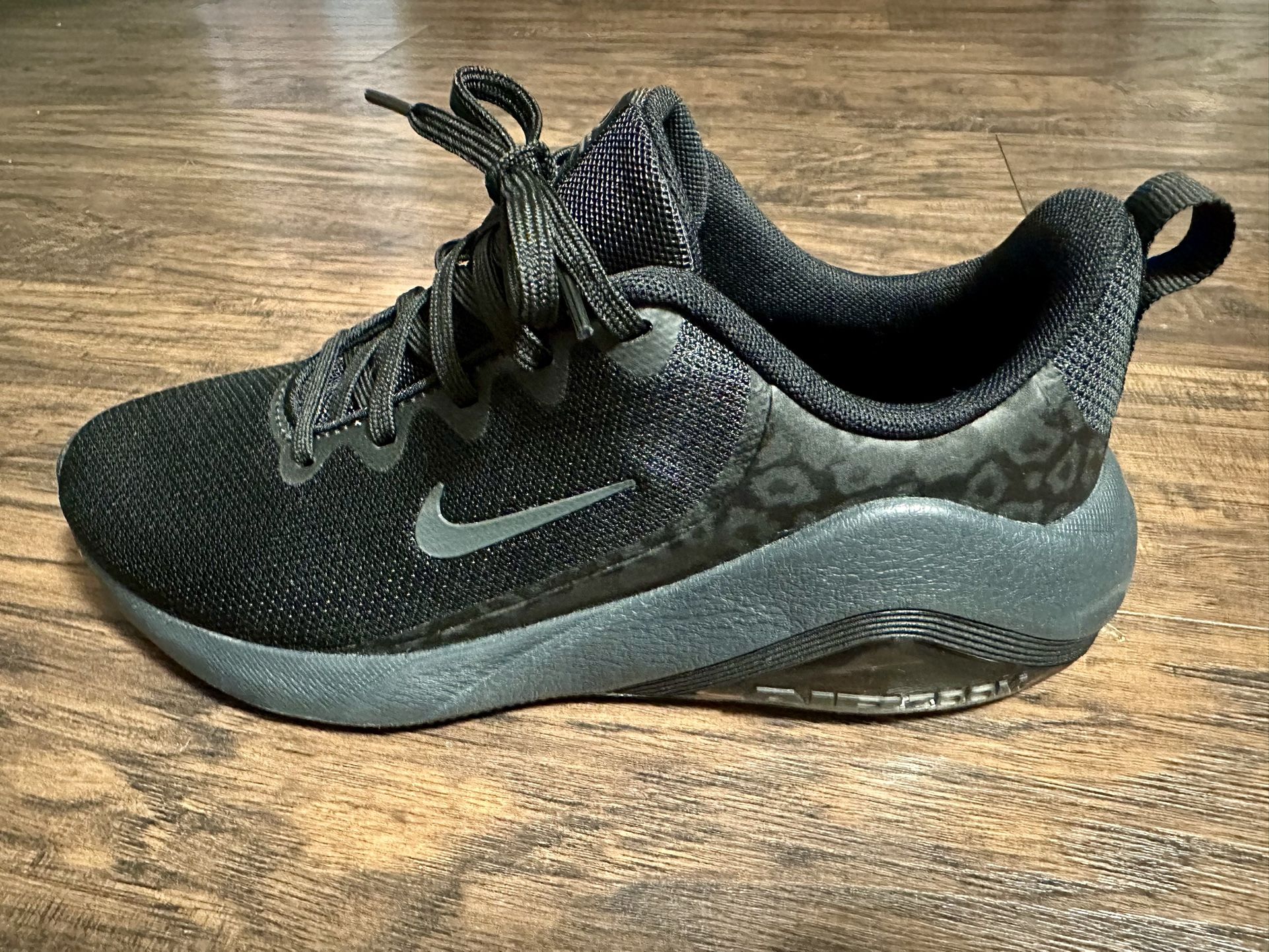 Women’s Nike Shoes Size 7.5