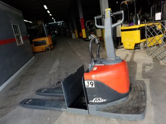 Pallet jack electric. Forklift