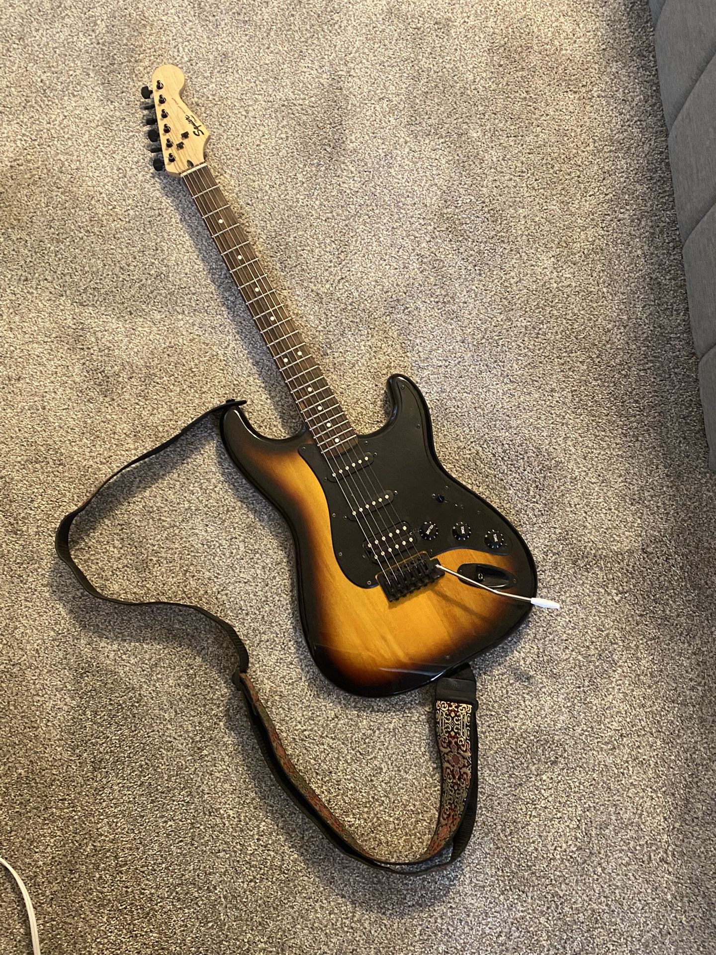 Squier Sonic Stratocaster Fender With Strap