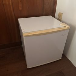 Mini Fridge 