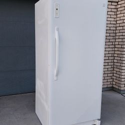 "KENMORE" STAND UP FREEZER 
OF  13.5 cu ft IN GOOD CONDITION FOR 
$ 460 WITH 3 MONTHS OF WARRANTY AND DELIVERY FREE 