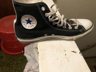 Converse chuck Taylor’s men’s size 9.