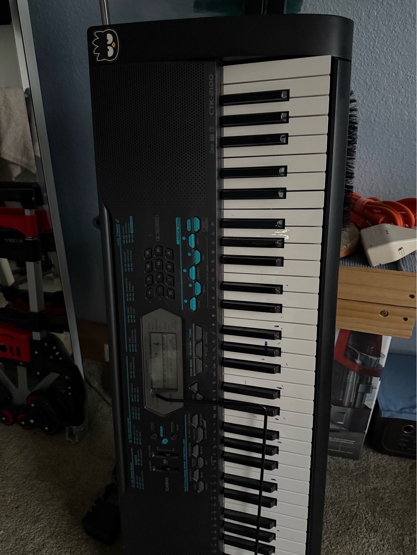 Piano keyboard with stand