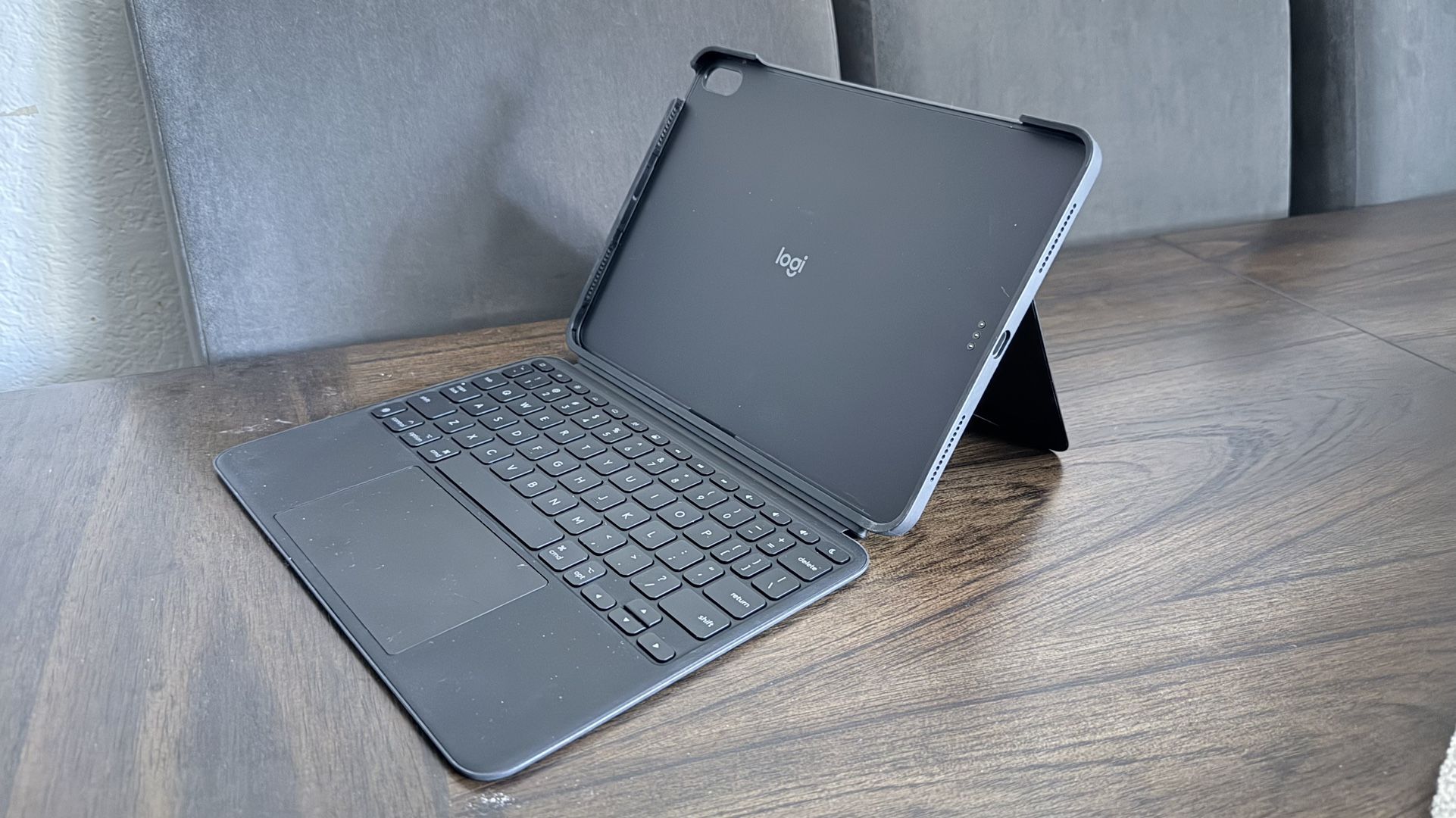 Logitech Combo Touch - iPad Air