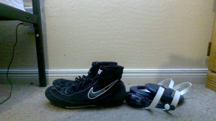 Nike Speedsweep Vll Shoes + Wrestling Headgear