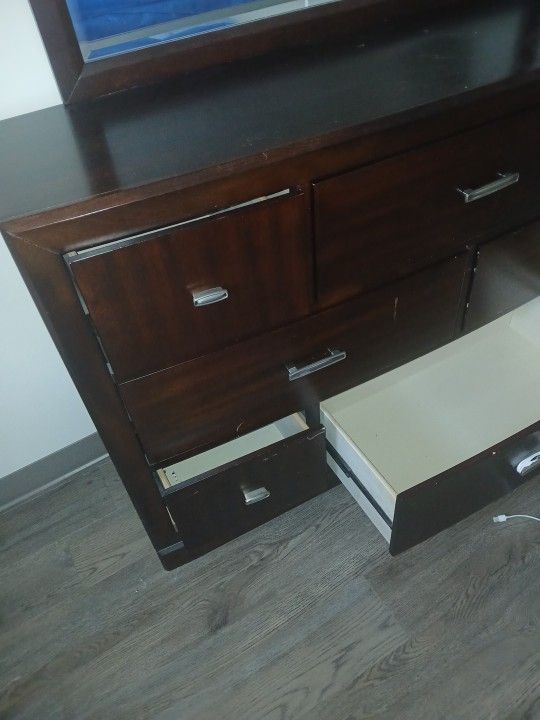 Dresser