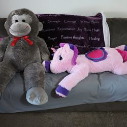 Huge Stuffed Animals Perfect For Valentine's Day