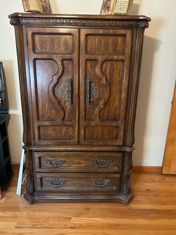 Vintage Spanish Mediterranean Solid Wood Queen Bedroom Set – 5 Piece (Dresser, Mirrors, Armoire, Nig