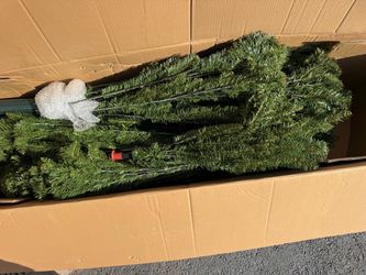 New National Tree Co. 9ft. Unlit Tree With Stand.4026 Branch Tips.